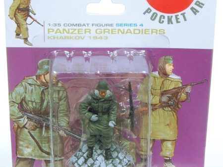 1:35 Combat Figure Series 4 Panzer Grenadiers Kharkov 1943 Figure B Fashion